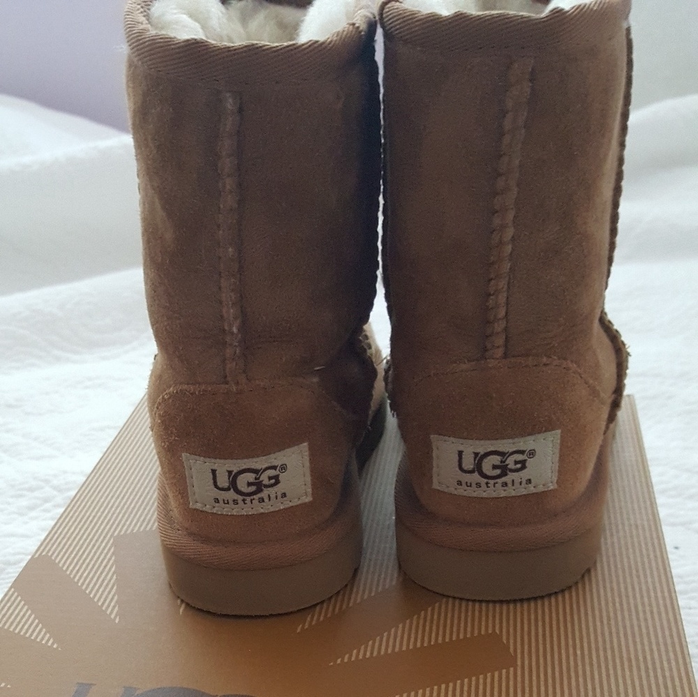 Kids Ugg boots Chestnut size 11